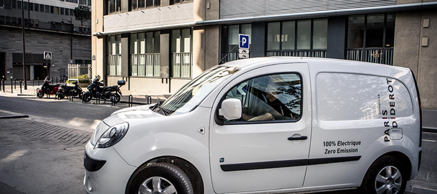 Voiture électrique sur le campus